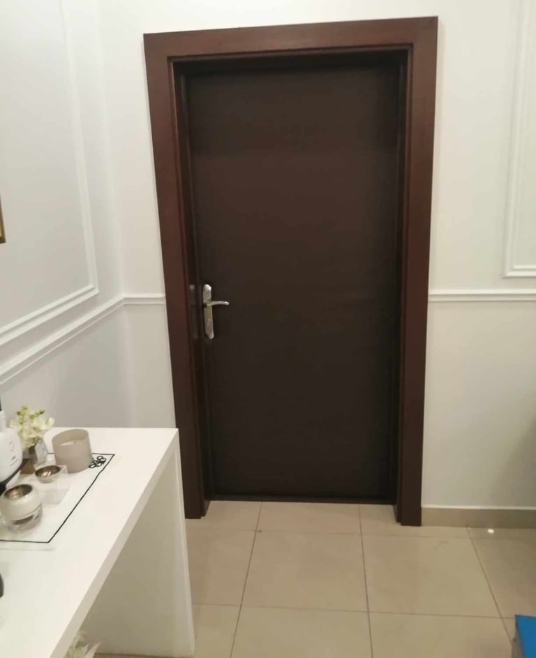 باب عازل صوت الكويت