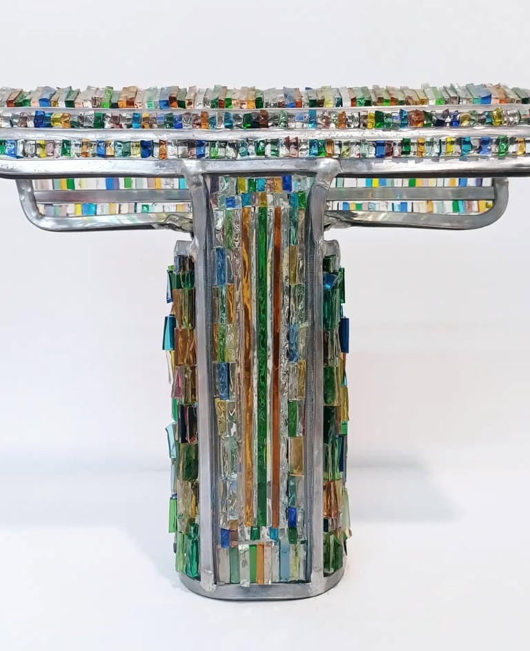 Objet d'art décoratif en verre recyclé, design contemporain unique, signé Edith Théret