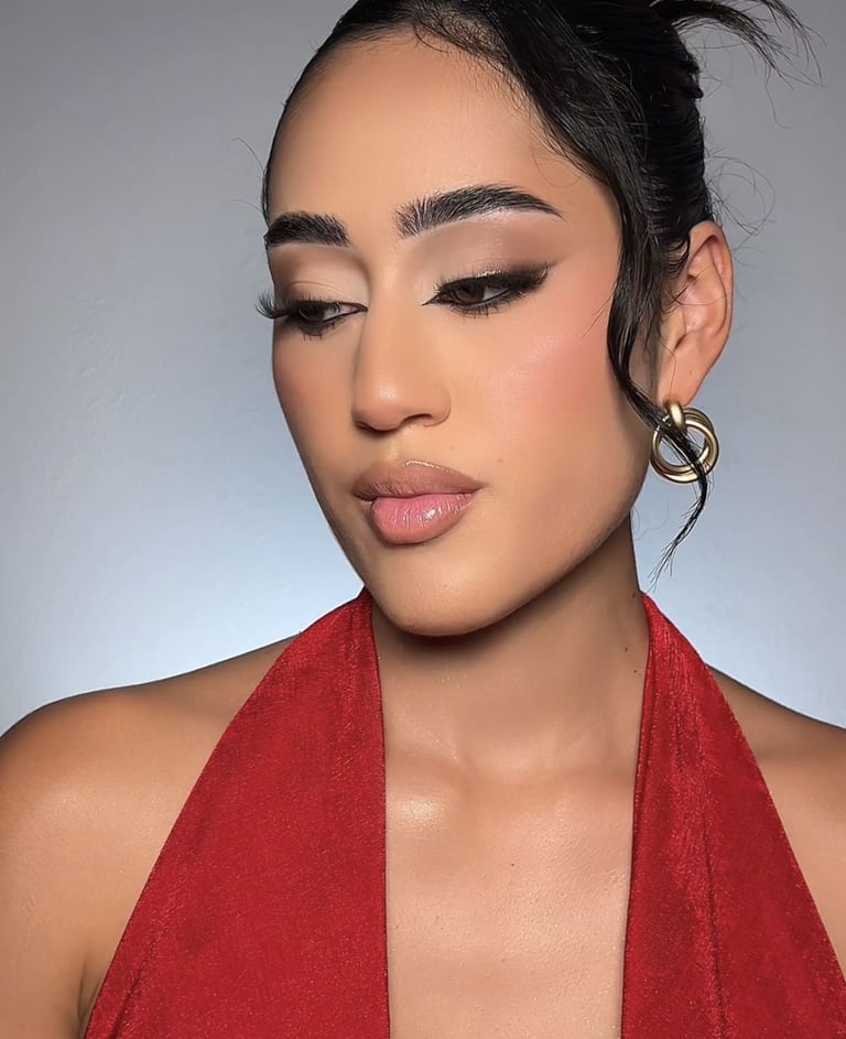 Look de novia elegante y luminoso creado por Lizeth Quevedo