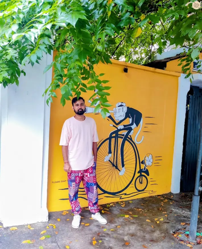 Café des Arts mural in White Town, Pondicherry.