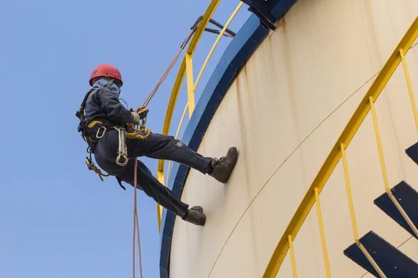 alt="Travaux d’entretien en hauteur en Haute-Savoie Annecy"