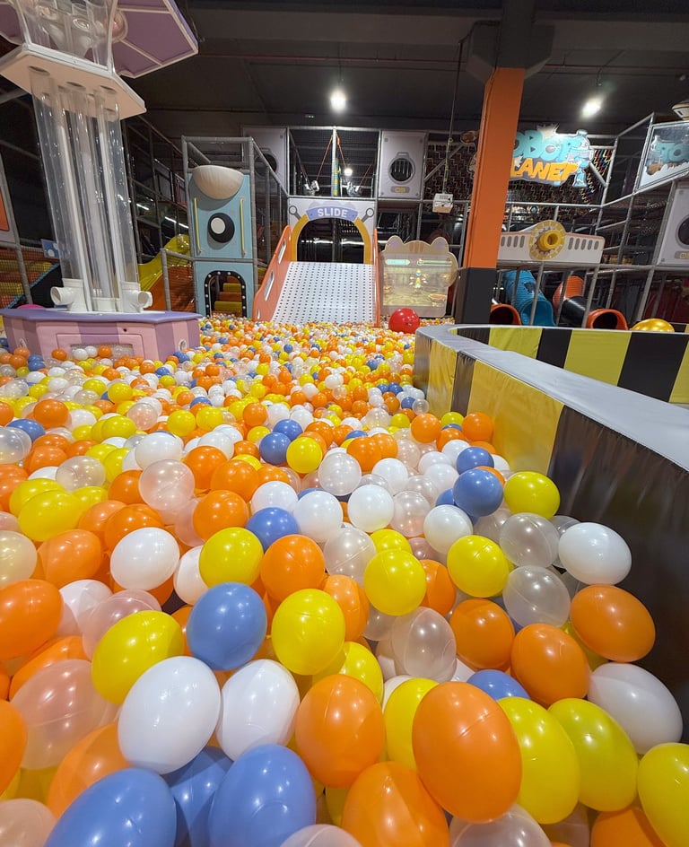 Parque de bolas para celebrar cumpleaños en Benidorm