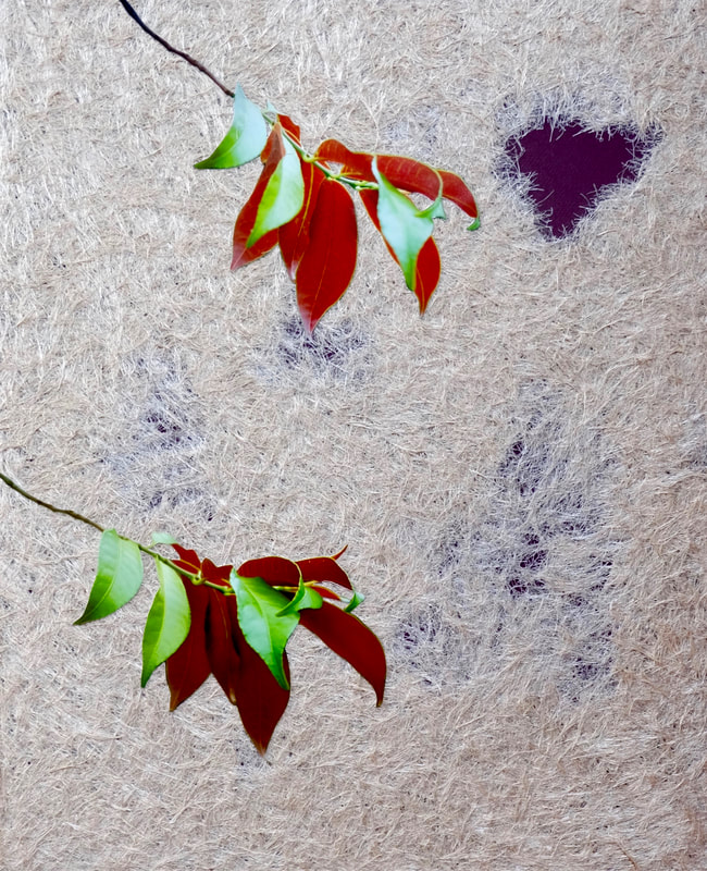 Collage papier et fibre bananier ©Maija Lyytinen