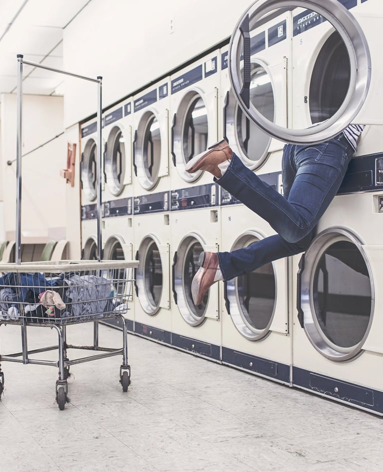 Lavanderia a gettoni accessibile al pubblico a Pantelleria, gestita da Dimore Pantesche