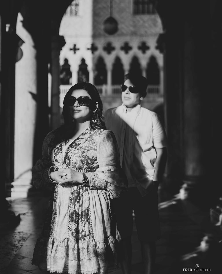 Black and white couple street photo in Venice