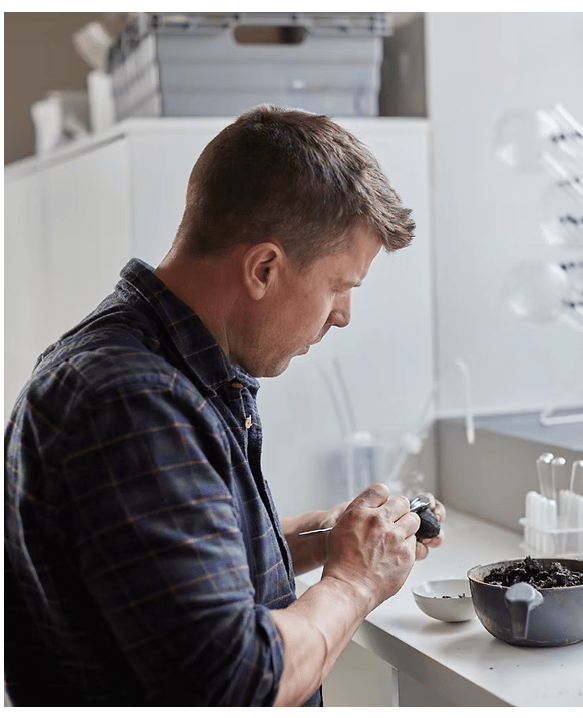 Josef Winter in a laboratory