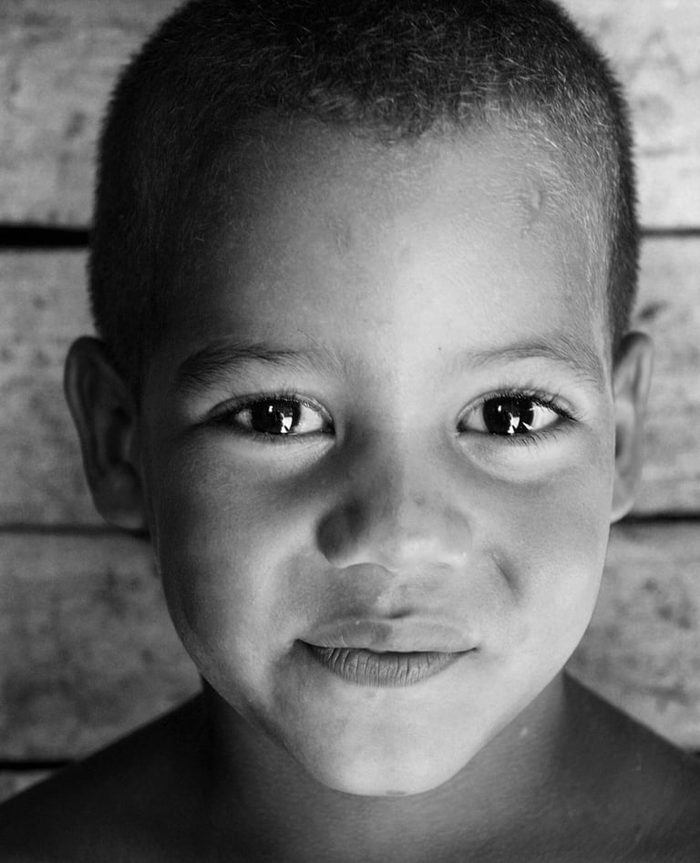 Portrait garçon cubain souriant