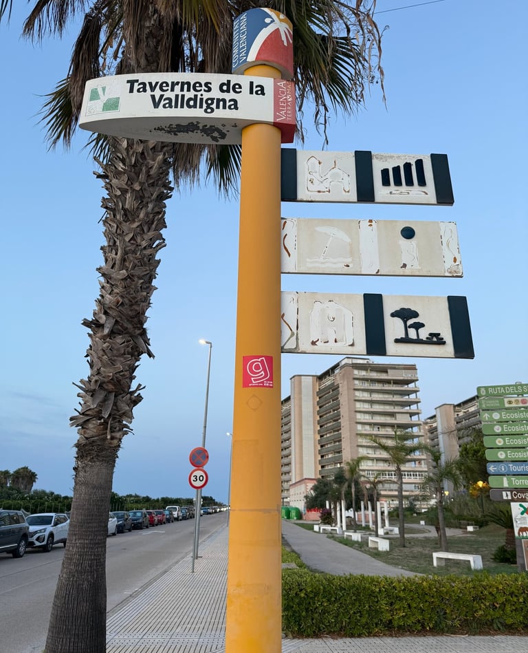 Cártel de Tavernes de la Valldigna acceso norte playa 