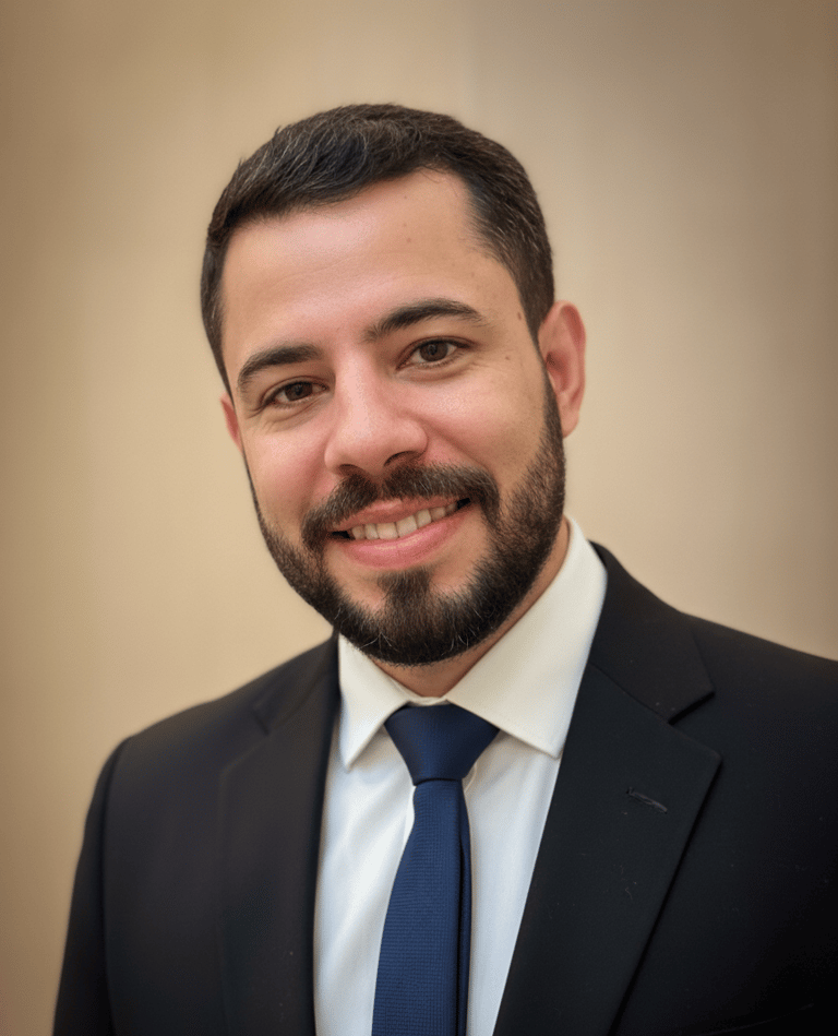 Douglas Sousa - Ortopedista e Cirurgião de Joelho em Uberaba - MG.