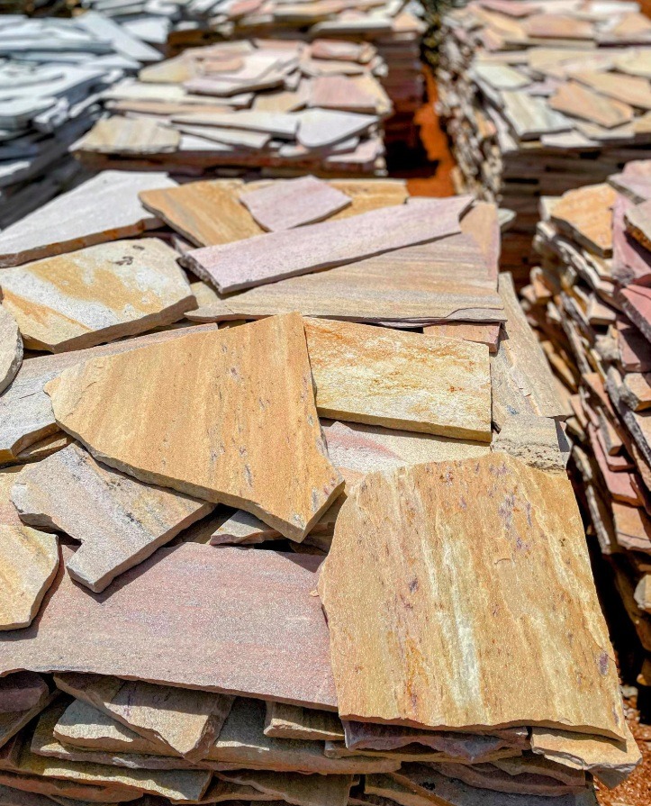 pedra são tomé caco amarelo palete direto da pedreira. caco antiderrapante piso área piscina externa