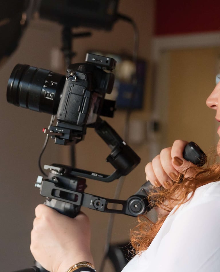 Tournage de video d'entreprise avec vidéaste professionnelle