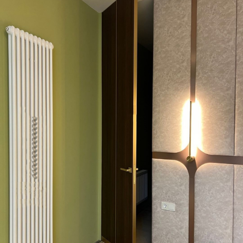 Drzwi ukryte z powloka dekoracyjna