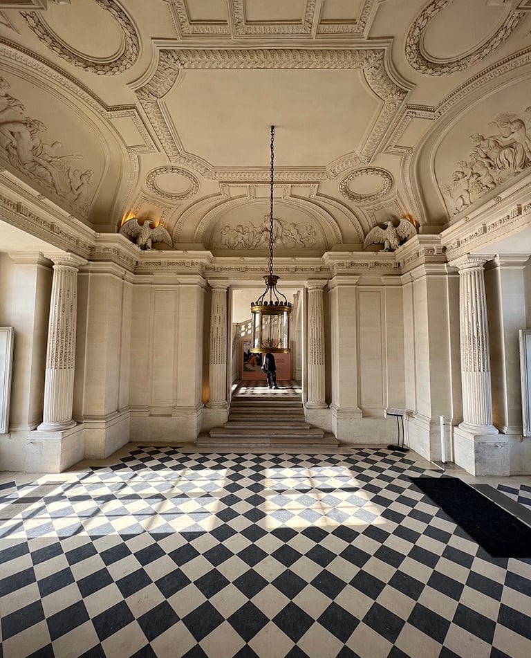 Eingang im Schloss Maisons