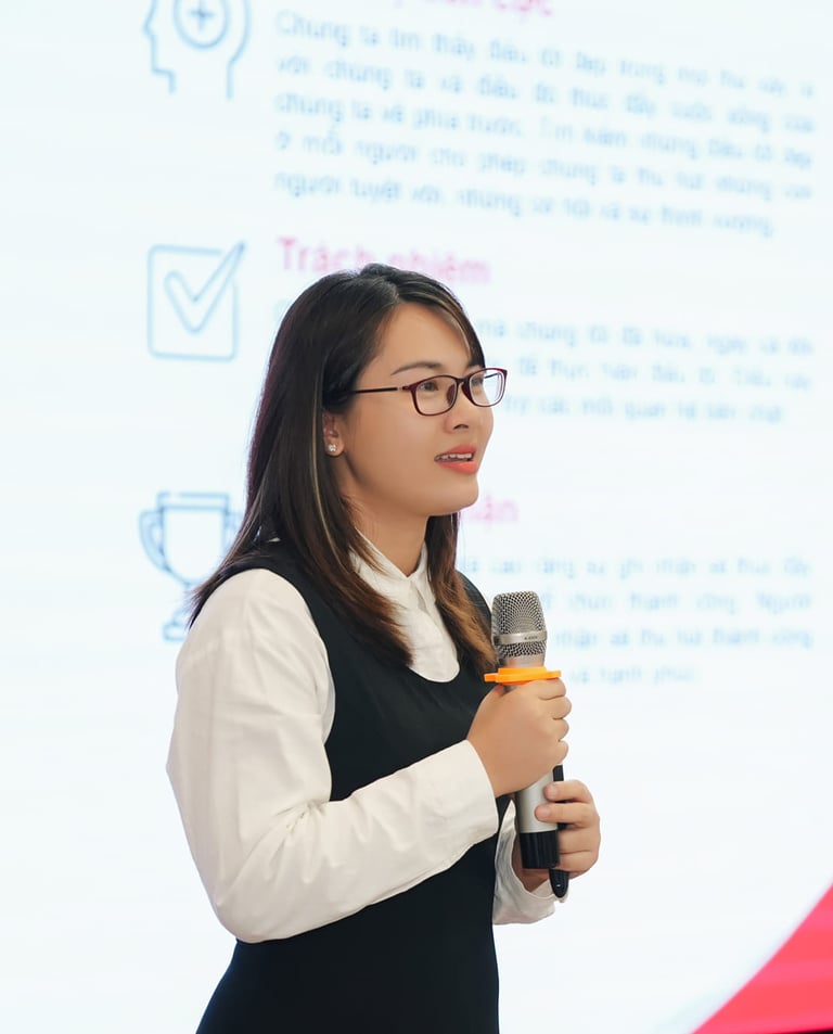 Doãn Thúy chuyên gia tư vấn xuất nhập khẩu