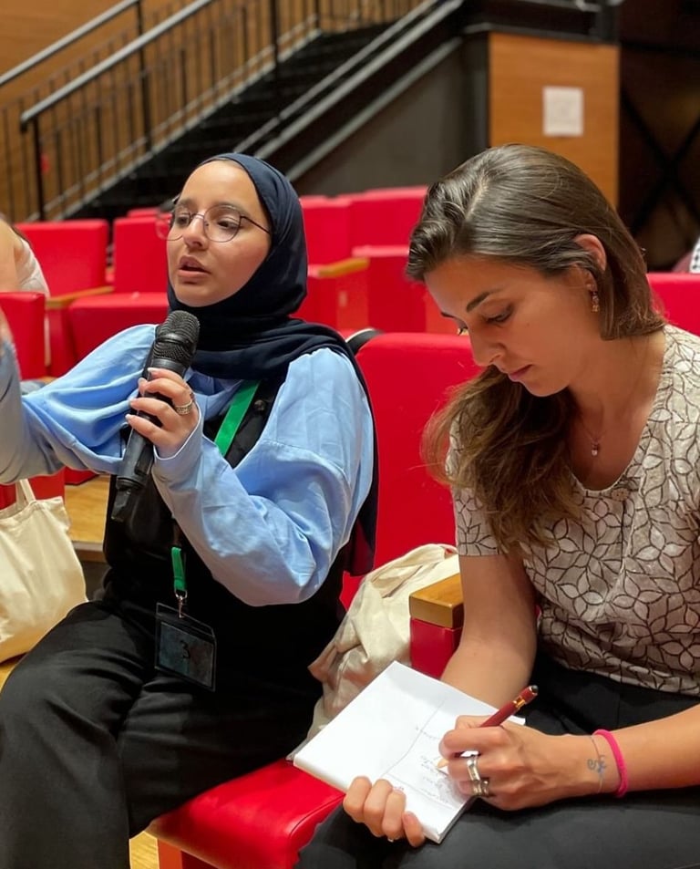 Flaminia durante interpretazione consecutiva in arabo