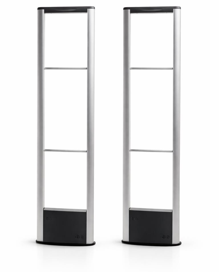 RF EAS system antenna at store entrance