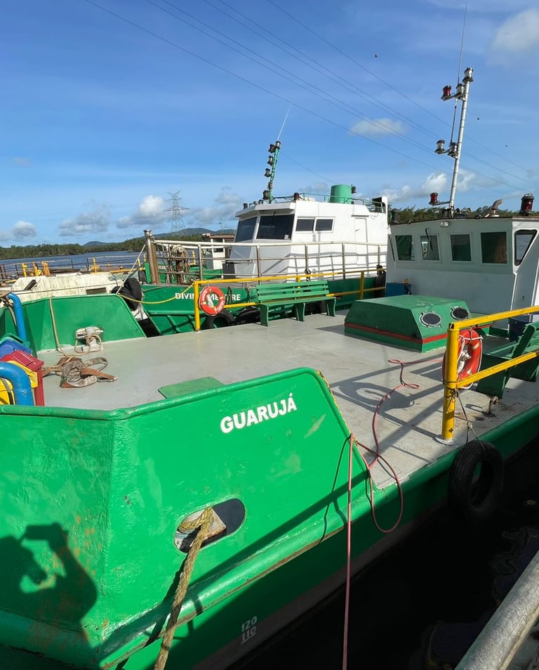 Rebocador e Empurrador no porto de Santos