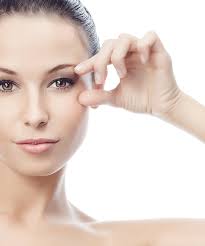Reduce ir ojeras, bolsas, arrugas y patas de gallo