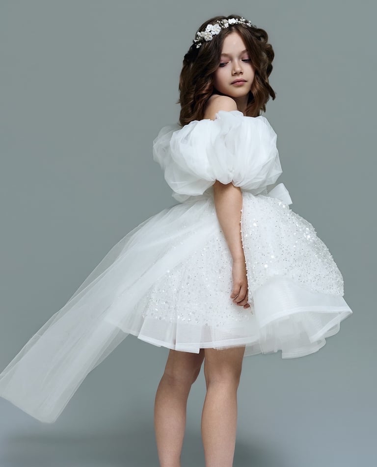 balta vaikiska suknele 