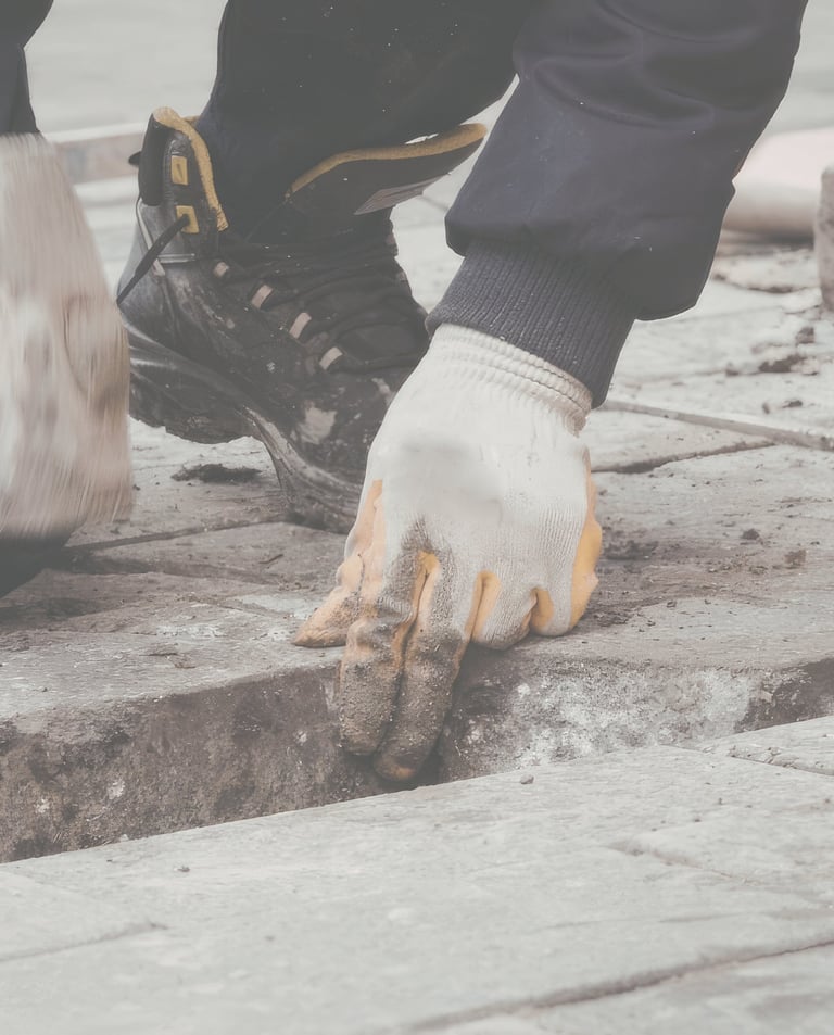 Experienced contractor building outdoor living space in Columbus, Ohio