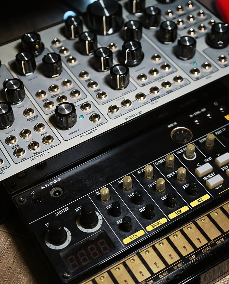 SU Sonic Music Production Studio. Gear