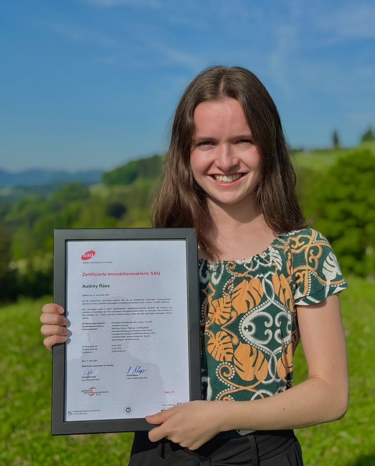 Foto Zertifikat Immobilienvermarktung SAQ Audrey Räss