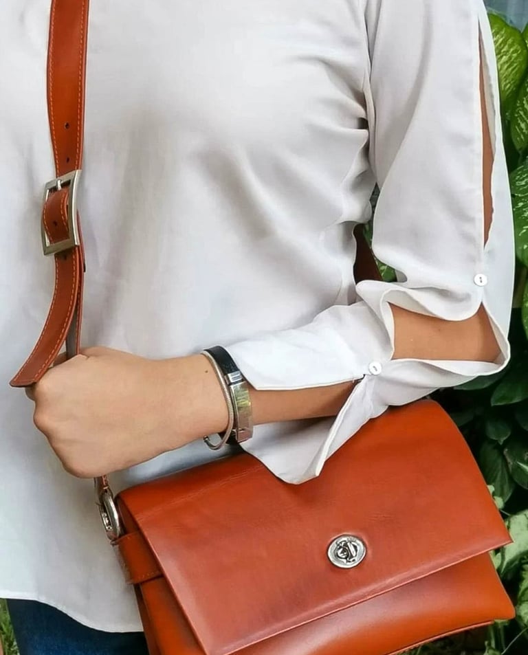 Cartera cruzada al hombro mediana Heros Leather HN