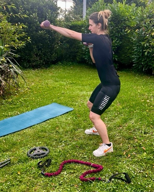 photo8 exercice avec tenue d'électrostimulation