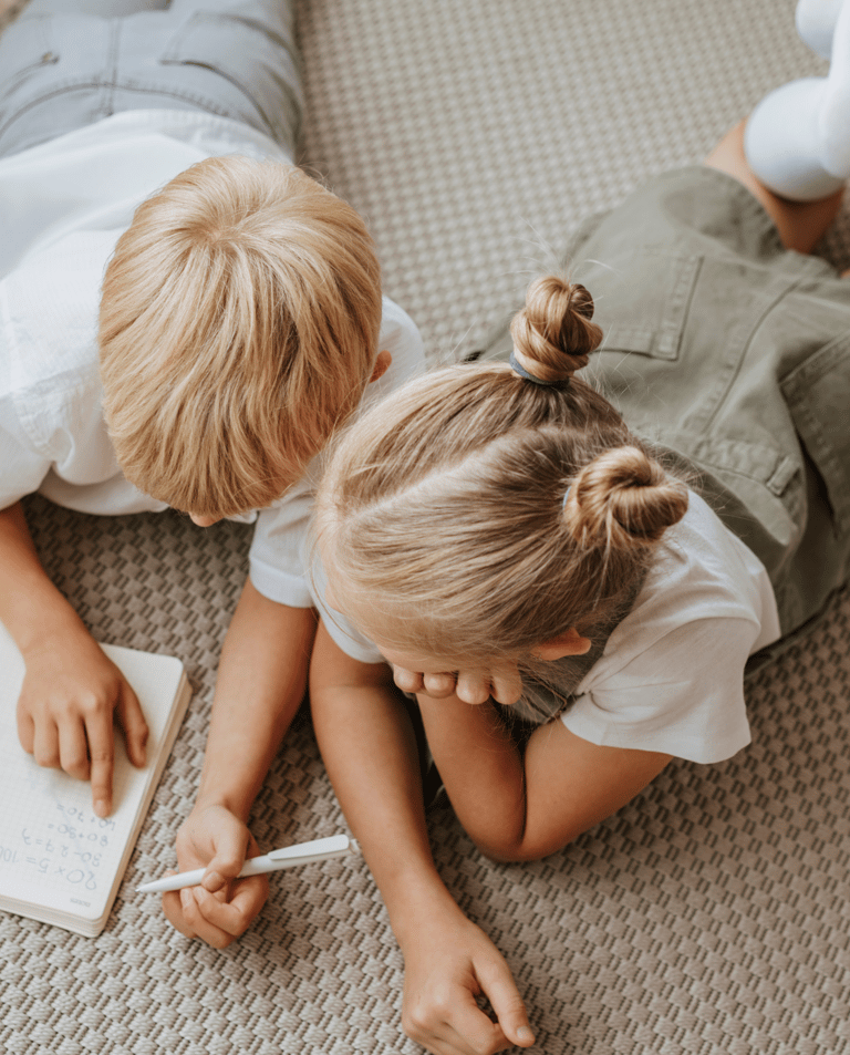 enfant détendu, calme