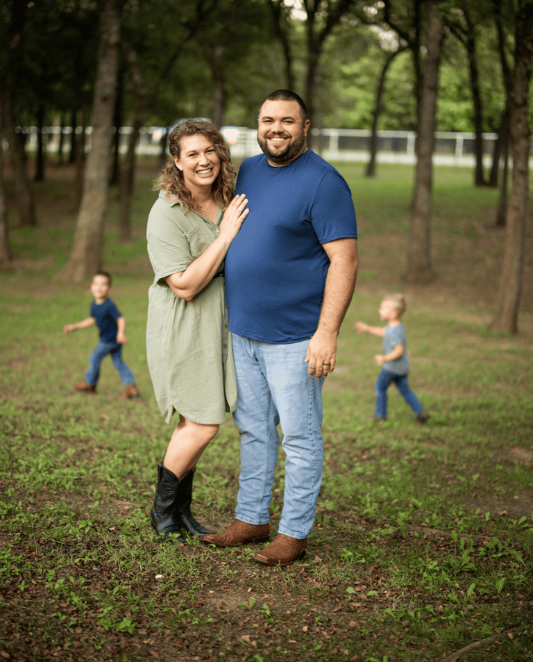 Photo of the Gigl family with trees in the background