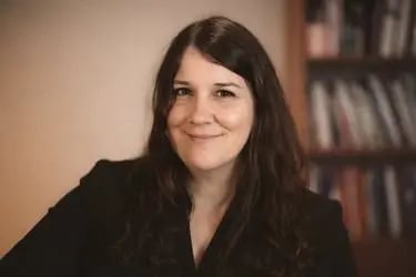 Marie-Ève Champagne, fondatrice ÉcoScriptum : expertise en pensée systémique, IA et assistance virtuelle écoresponsable.