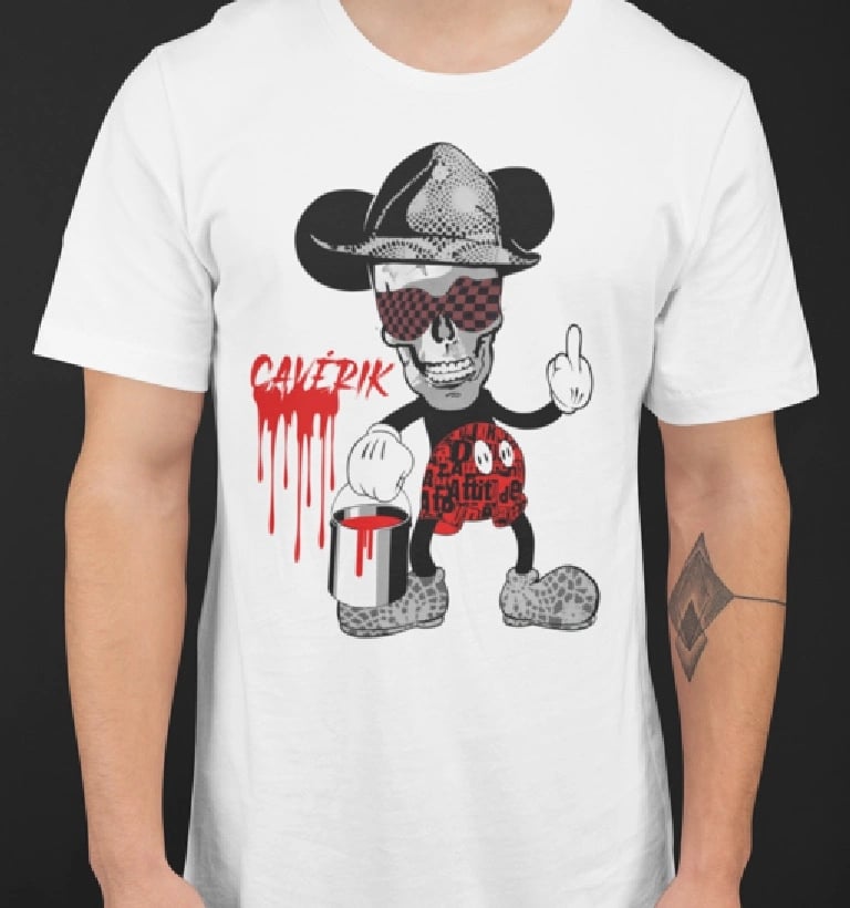 Camiseta da marca de street art, Cavérik Art Club, assinada pelo artista visual Sérgio Astral
