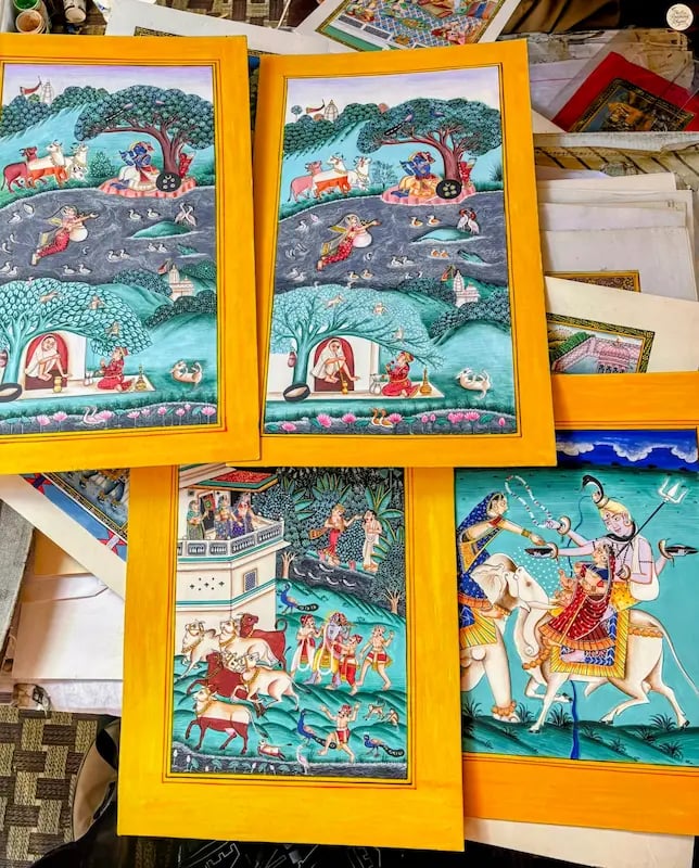 Traditional Bundi art featuring refined brushwork and royal storytelling.