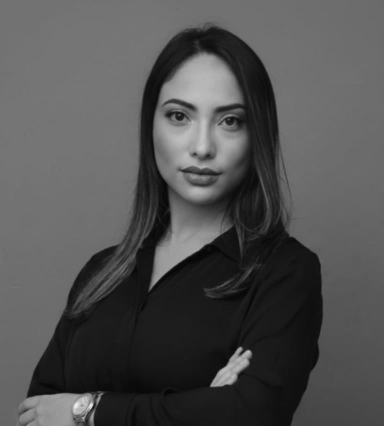 Abogada especialista en derecho administrativo y tributación con experiencia en actuaciones ante la 