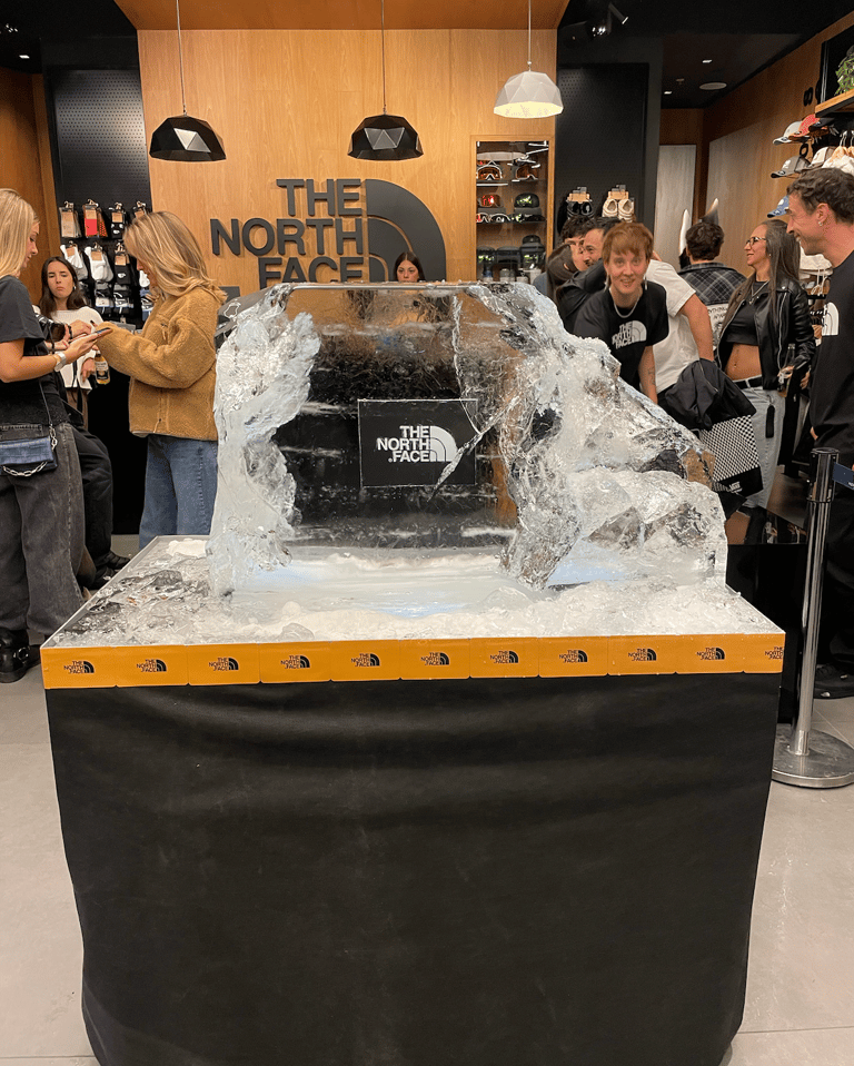 activacion de marca north face con hielo en cordoba rompe el hielo