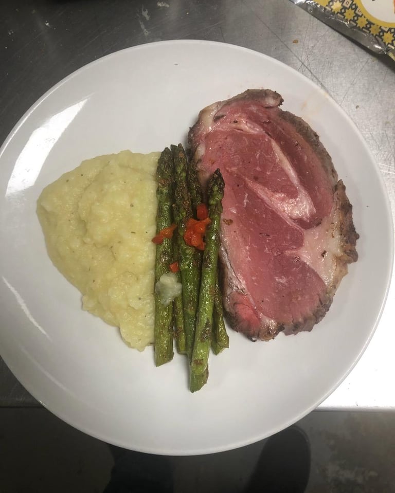Prime rib, garlic & basil mashed potatoes, sautéed asparagus