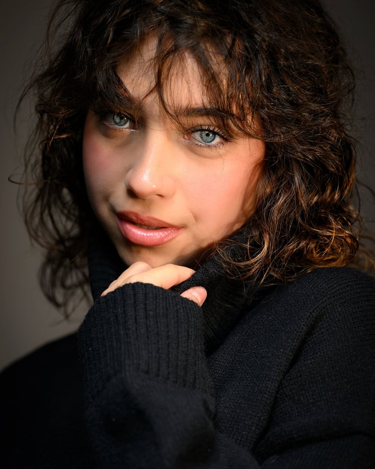 Natürliches Portrait einer Frau im Studio – Mini-Portraitaktion bei Lens & Look