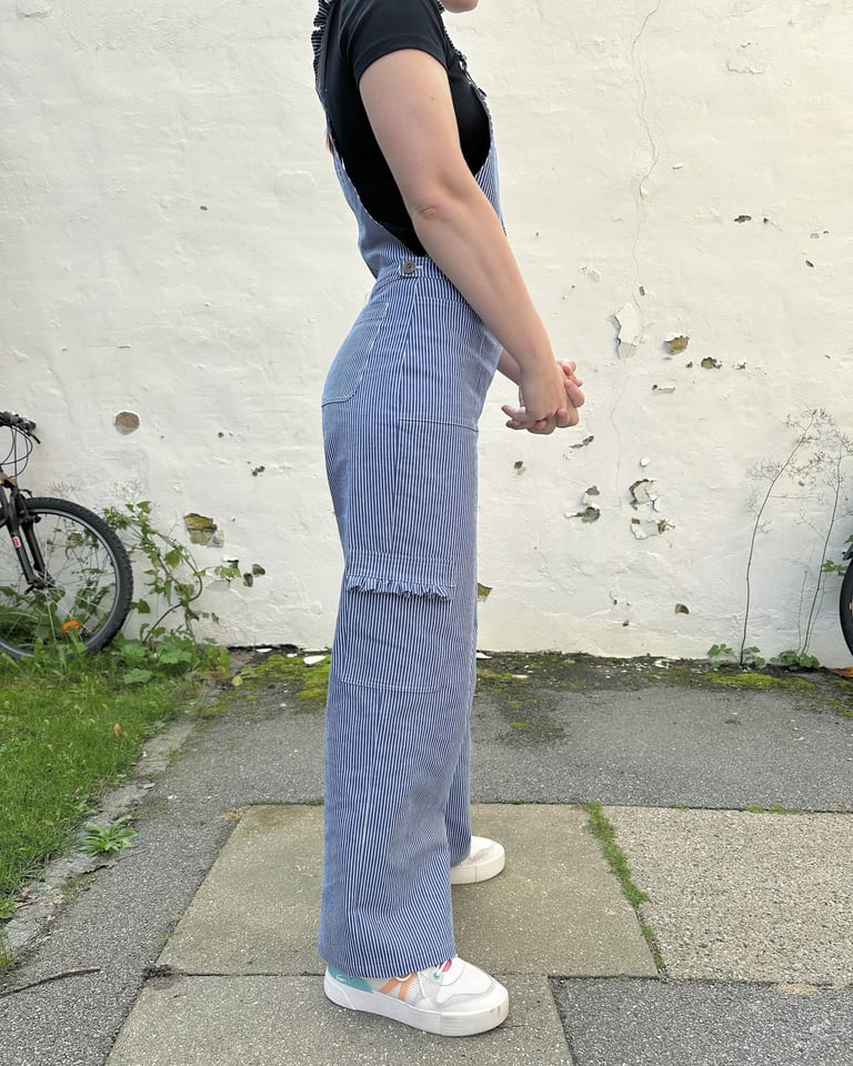 skrædder smækbukser i stribet blå og hvid denim