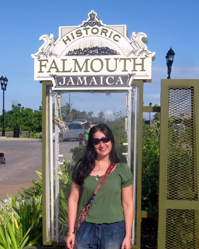 foto da autora no tour historico de fallmouth jamaica
