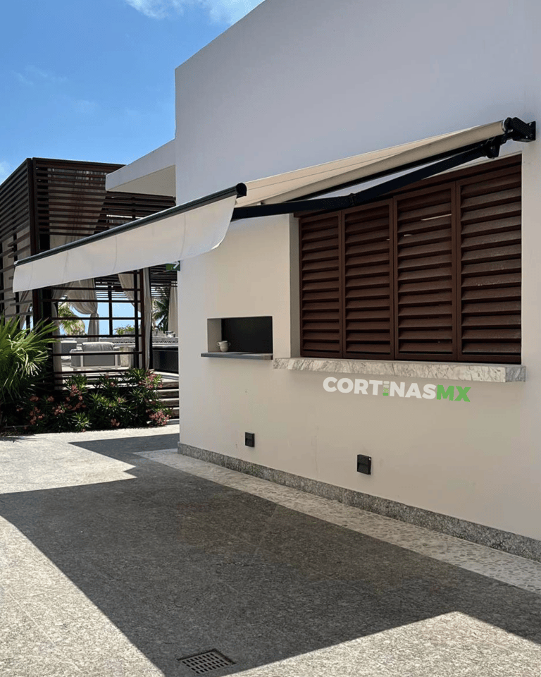 Toldo retráctil para jardin y exterior. Servicio en toda la Riviera Maya