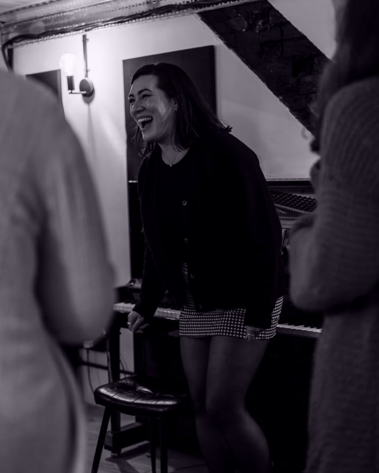 lo barnes vocal coaching at the singing club, margate. photo by ryan hayes-herbert, 2025.