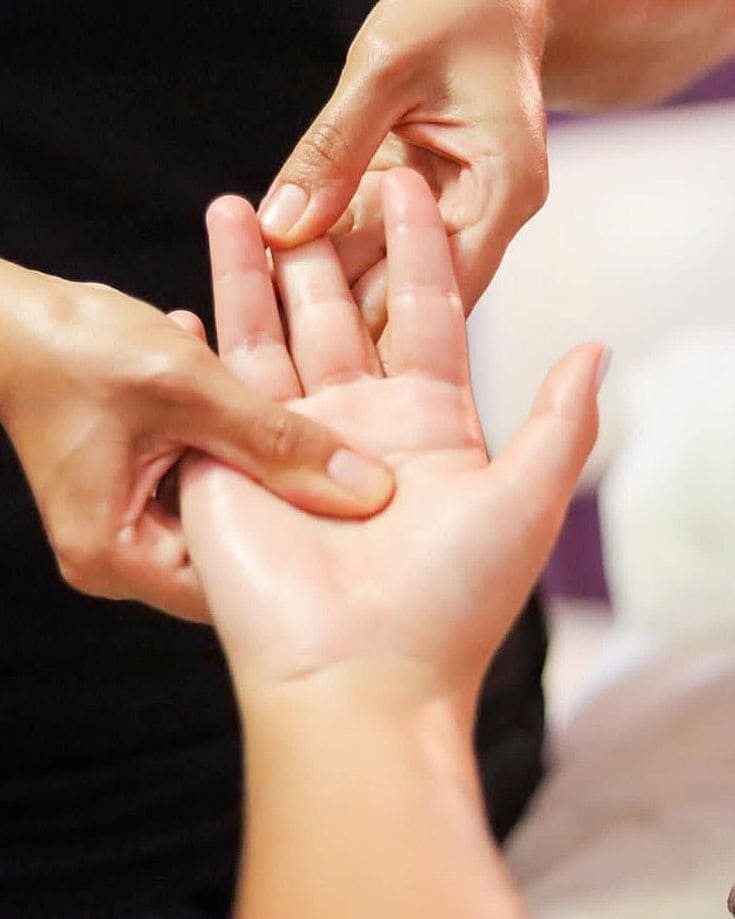 Massage des mains - Medi Kiss Dermaclinic Bruxelles
