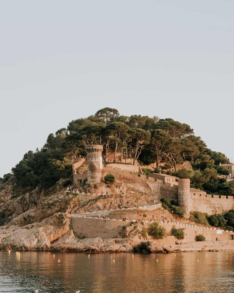 les-plus-belles-destinations-en famille-tossa-de-mar-chateau