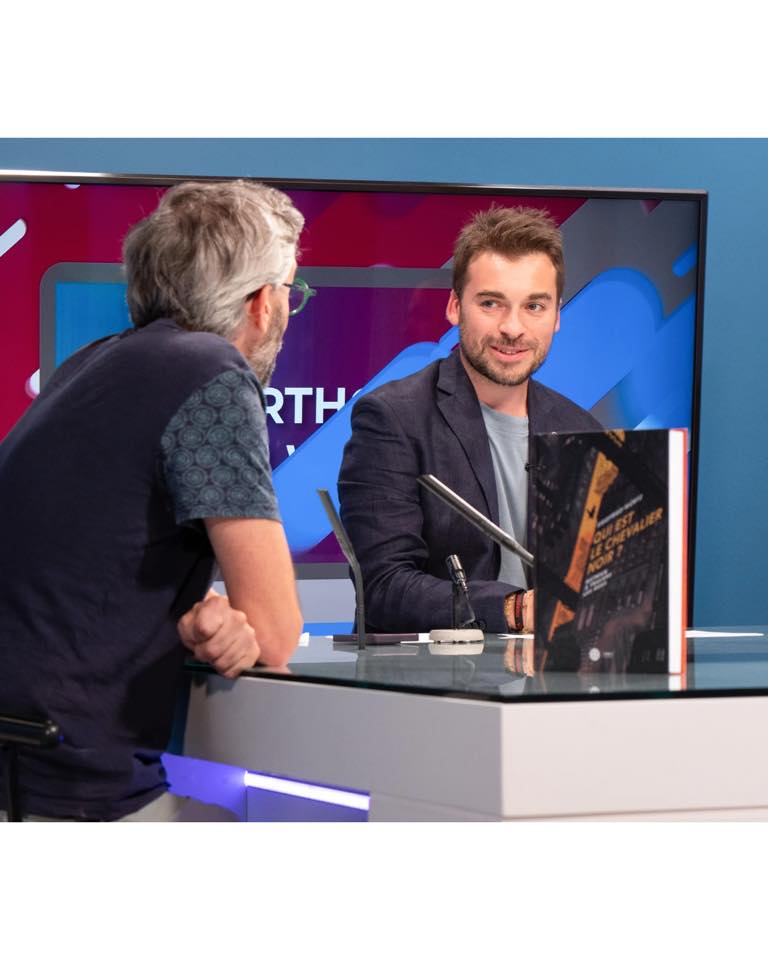 Plateau de télévision sarthois du web LMtv Sarthe Aurélien Cailloce animateur 