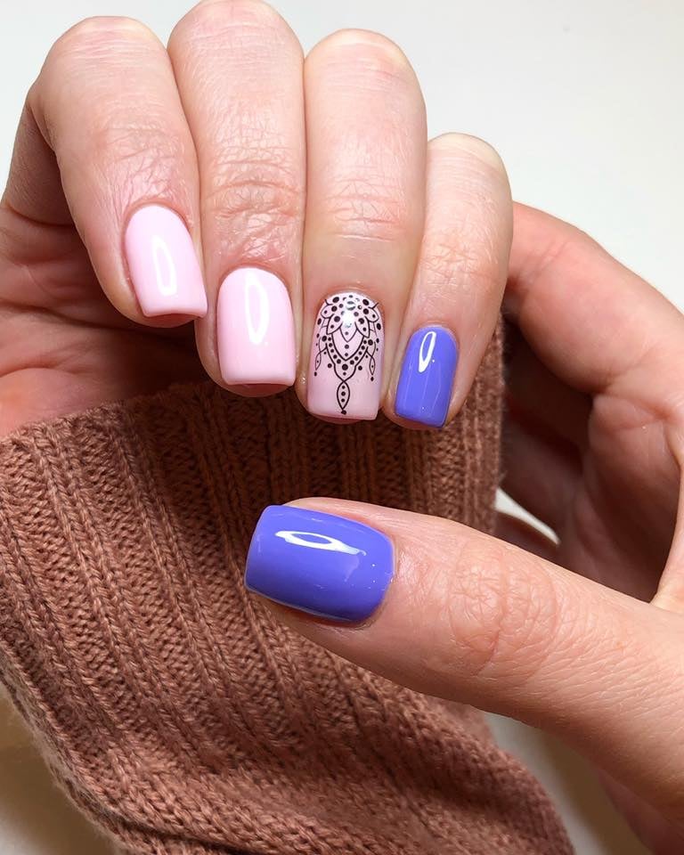 Klientei atliktas manikiūras su padengimu ir piešiniu