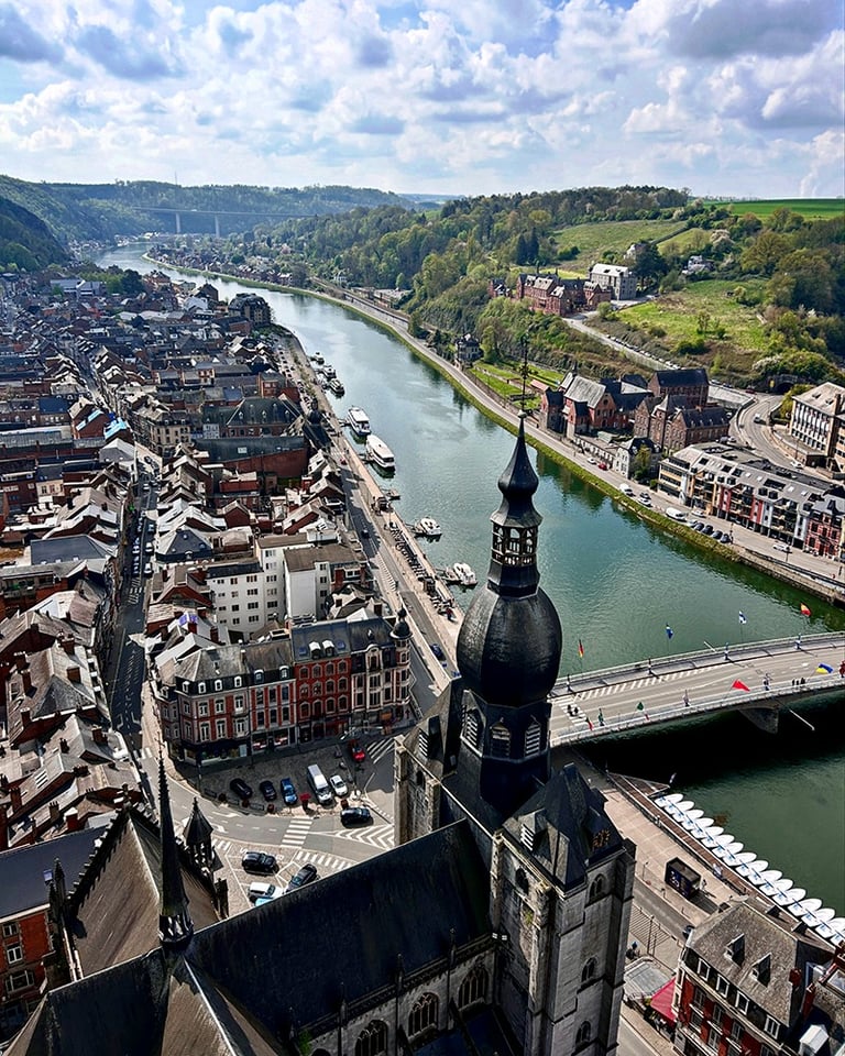 Dinant et sa valée vue de la Citadelle
