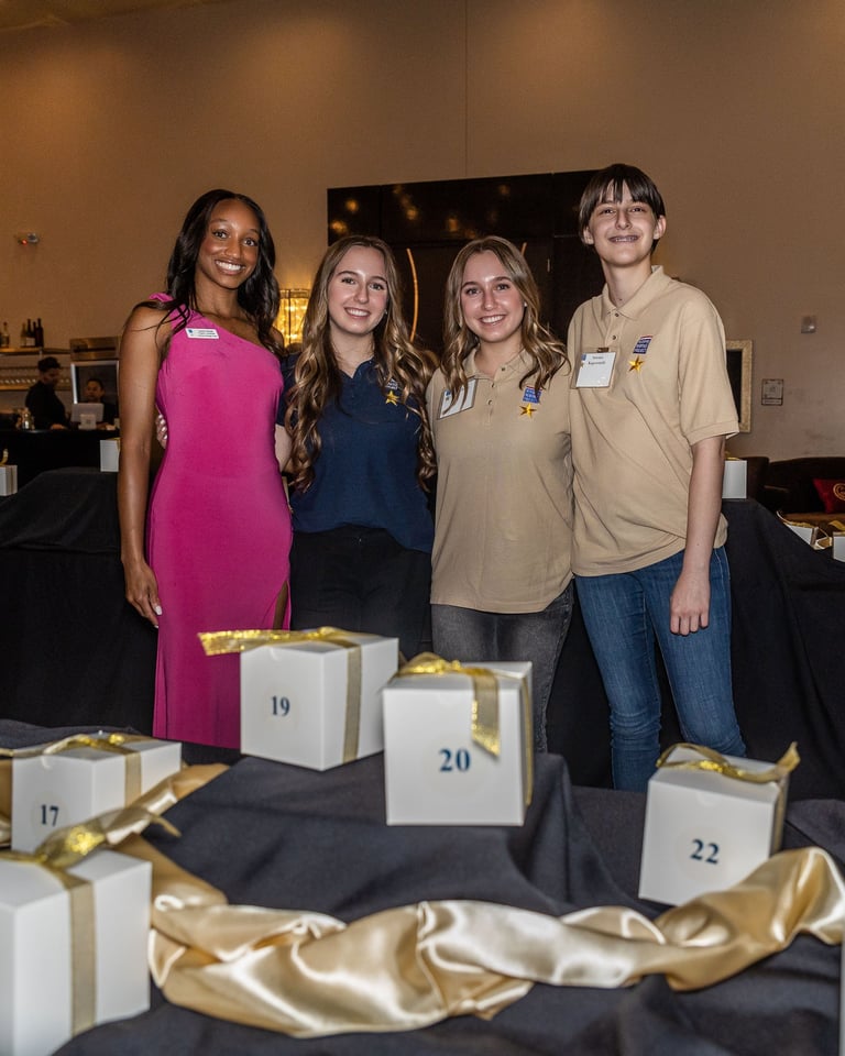 Lauren Quinlan with student volunteers - Michelle DiMuro