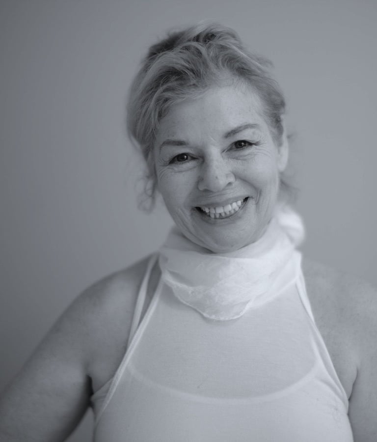 Tarot Reader Los Angeles in person & online tarot readings by Maya Britan psychic artist