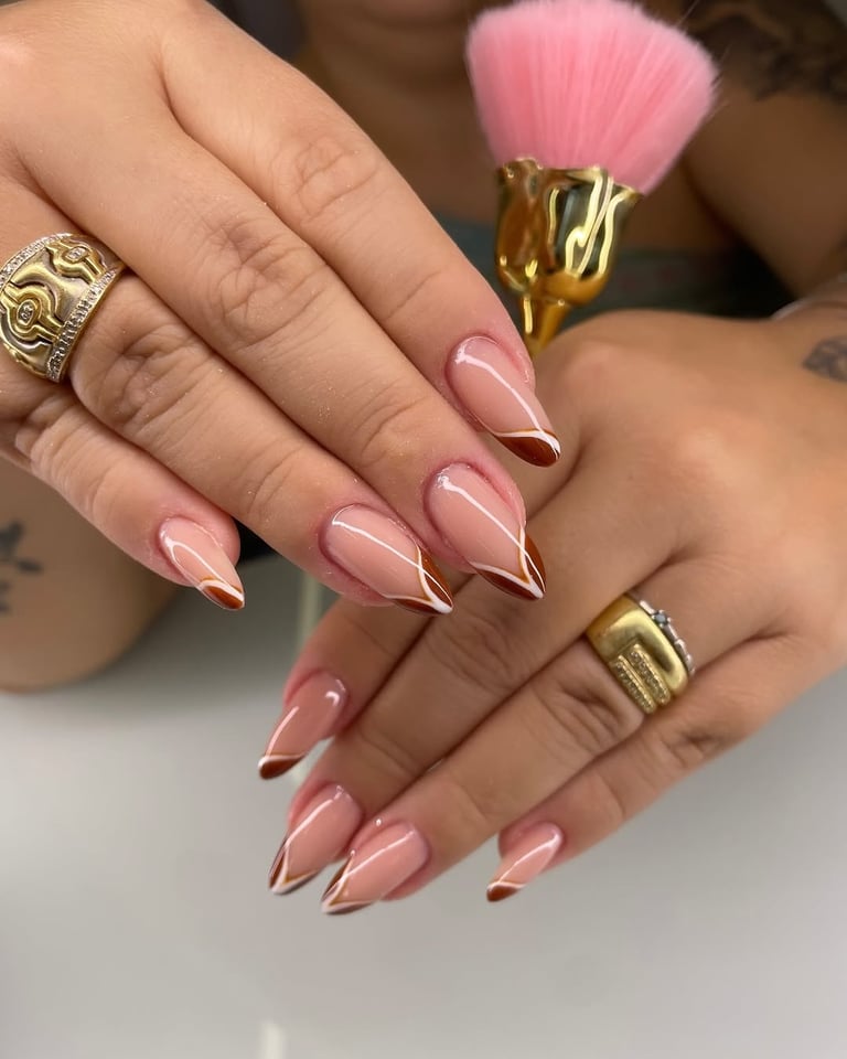 Alongamento de unhas realizado por nail designer no We Hall Beauty em Bauru, com acabamento delicado