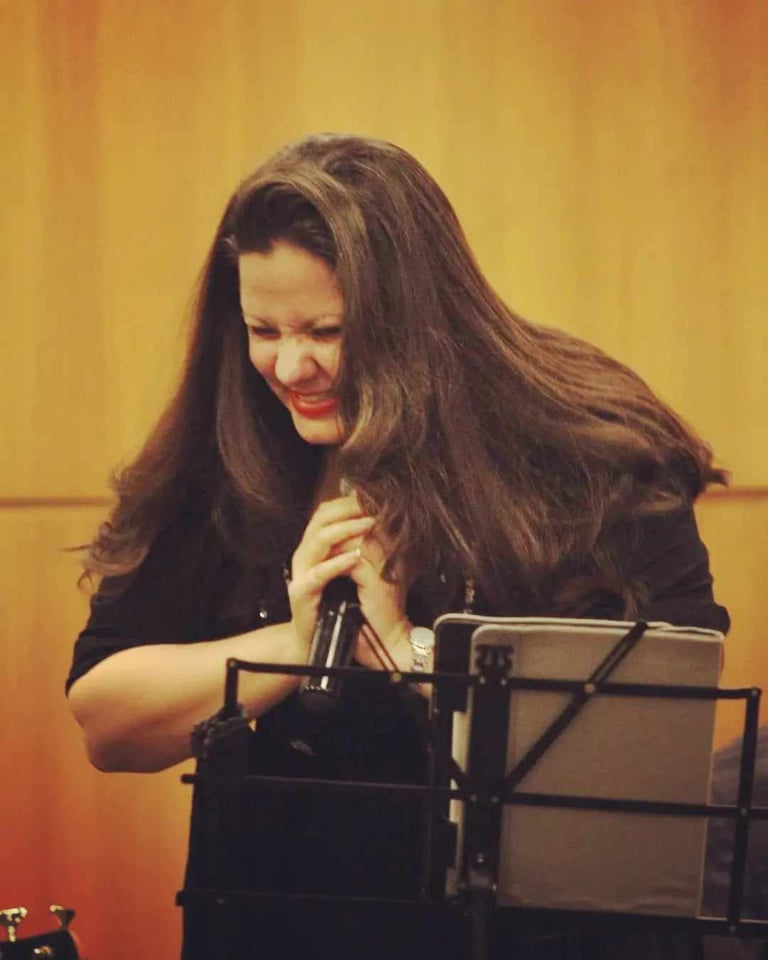 Tatyana Trifonova saying "Thank you" to the public in Villa des Arts, Rabat, Morocco February 2023